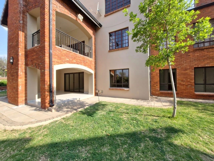 To Let 3 Bedroom Property for Rent in Meerhof North West